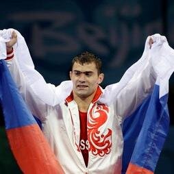 Заслуженный мастер спорта России Олимпийский чемпион Профессиональный боксер vip.rakhim@mail.ru