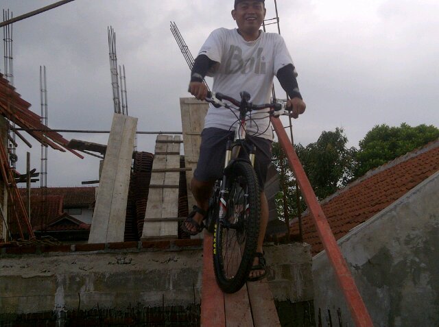 gusjon_gujonk's profile picture. Apapun yang kita hadapi hari ini, bukanlah hal yg sia2, krna ta ada satupun rencana ALLAH yg tanpa alasan..