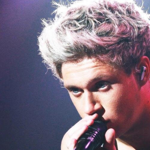FOLLOW @LiamsperfectD BECAUSE SHE GAVE YOU A FREE FOLLOW! SHE FOLLOWS BACK! DONT WORRY ;)