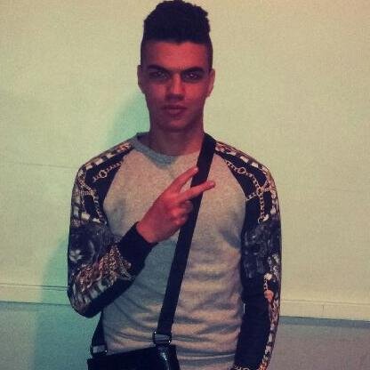 T'as pris des pecs tu veux me faire la guerre Mon glock te mettra à genoux #teamDZ #teamboxeanglais