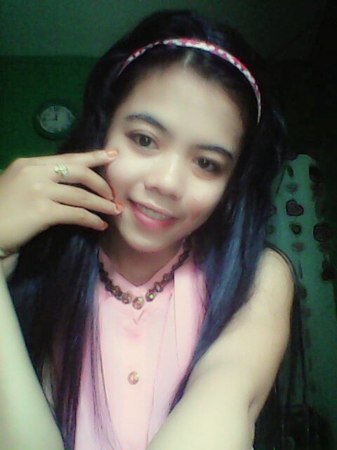 indahpetewelle's profile picture. 