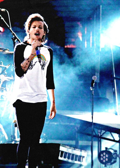 Don't follow this account lovely, free follow from @louisowaw so please FOLLOW HER. ps LOVE BANANAAA. x