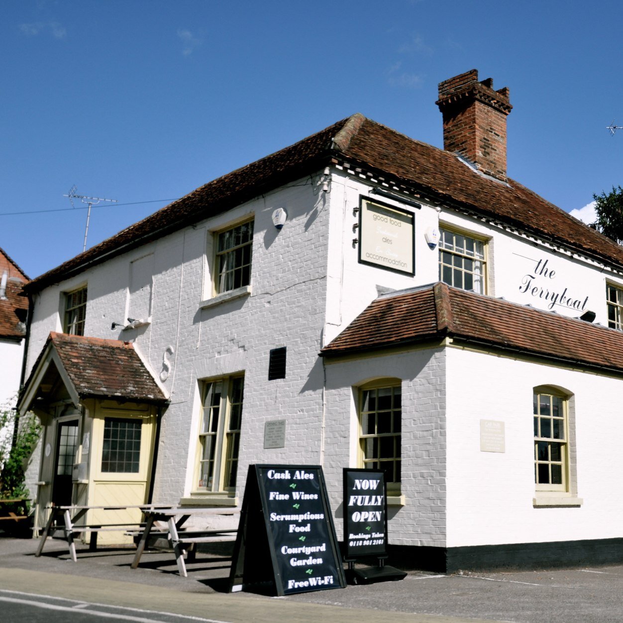 The Ferryboat is a beautiful 18th Century country style pub nestled in the small riverside village of Whitchurch-on-Thames crammed full of atmosphere.