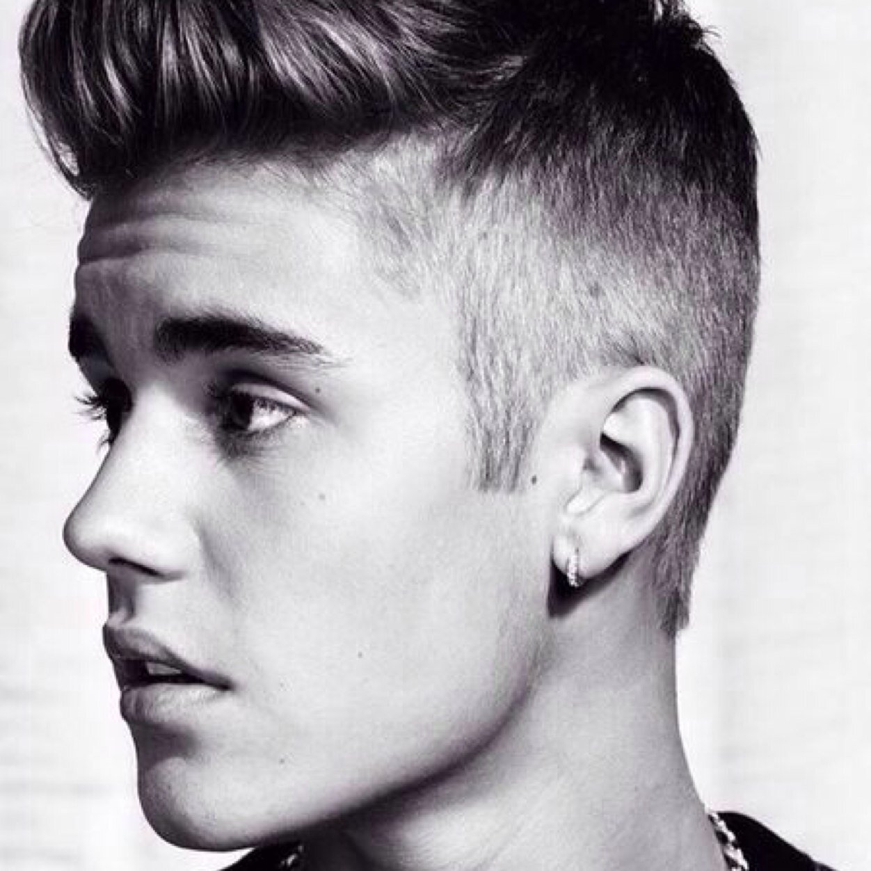 O mundo contra o Justin, e as beliebers contra o mundo. ❤ / Since: 25/07/10.