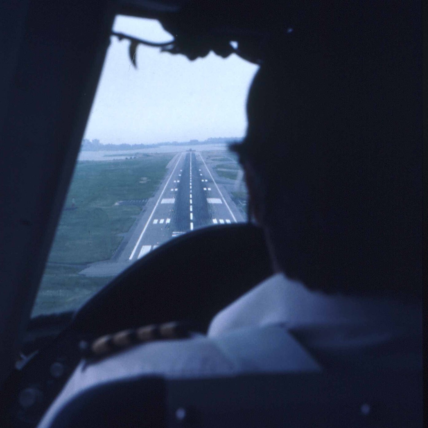 Long career in telecoms, aerospace & IT. Adept at troubleshooting & problem resolution.
Fascinated by the milieu. Pic: JFK 22L over the captain's shoulder