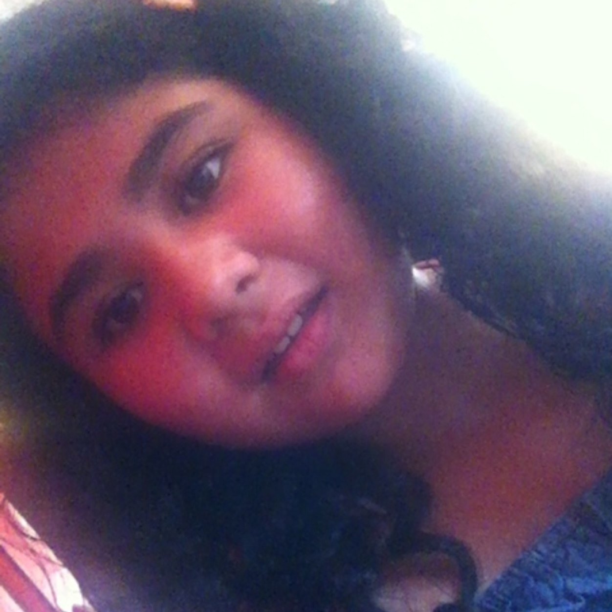 Hi i know i am not the popular girl but i am pretty lol please follow me and mabey i follow back oh and + i love soccer so if you like playing soccer follow me