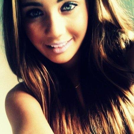 Hello people, I love singing and I would become a singer later, it is my passion. I'm Directioner and French. I will soon make covers, I thus prevent. xx '