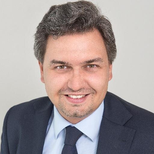 Député bruxellois                     Conseiller communal à Uccle     Master en Droit & Licence et DEA en sciences politiques