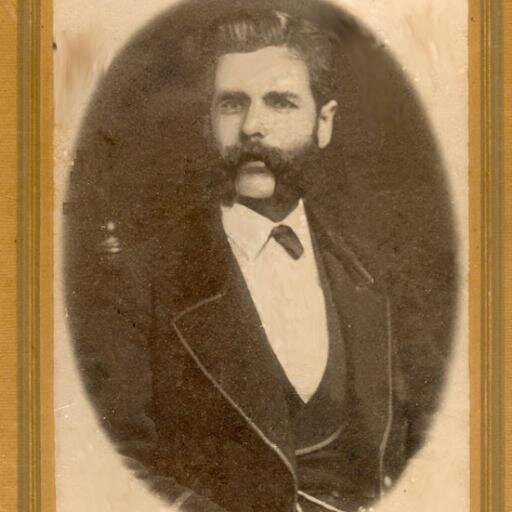 Constructor de sueños,amante de lo divino y terrenal,peregrino y heredero
