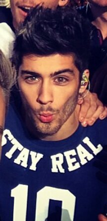 hi you're awesome! go follow @ziamshollister please :)