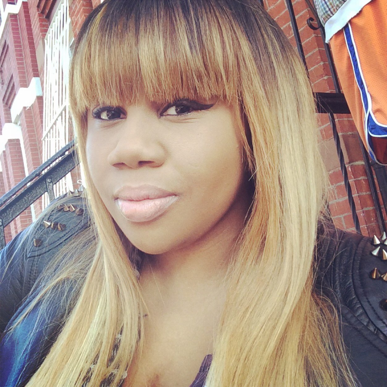 God bless the girl who can hold her own!
