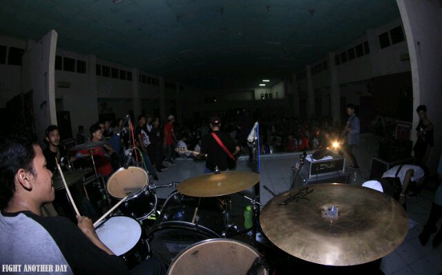 new song : http://t.co/ncCIdoG7NO…  @ega_fad • @buceXfad • @roni_stelios • @yogga182 | contacts: 085643087414 or 085642351017