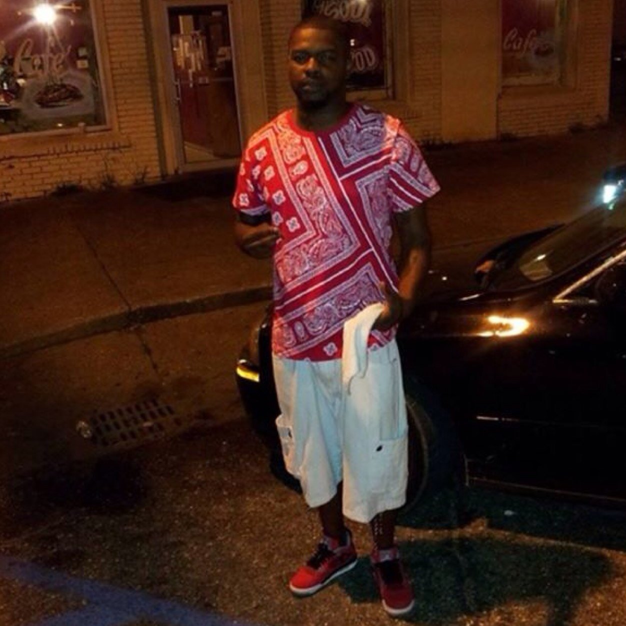 IG. two7_5murf 
 
In the trap 
Bout my money 
Stoner lifestyle