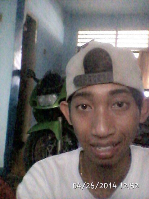 perempuan item yg bikin happy.
