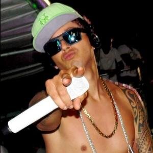 FÃ CLUBE DEDICADO AO VOCALISTA @Igor_Kanario VOCALISTA DA BANDA PRINCIPE DO GUETO; Oficializado desde : 02/05/2012 #BLOG : http://t.co/OurXs7aUOm
