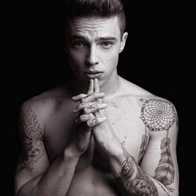 ImperioPauloC's profile picture. Escrevi Paulo Castagnoli de caneta na minha mão , mas a agua apagou , então tatuei na minha alma onde nem mesmo a morte pode apagar. 1/3