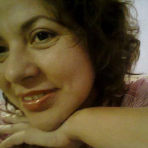 Enamorada de la Vida misma, siempre con una sonrisa en mi rostro, romantica empedernida como buen cangrejita que soy,gusto de deportes extremos,amo la soledad