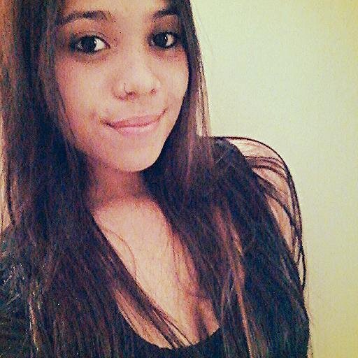 maloqueira, irritante, folgada, sincera e pra piorar sou geminiana, é ✌