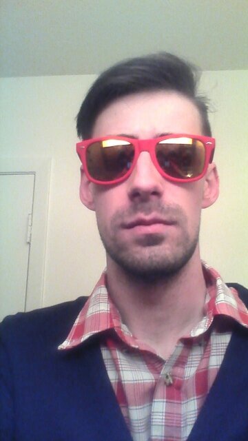 hello  I'm an actor for theatrical productions called retro act i been with them for many years .