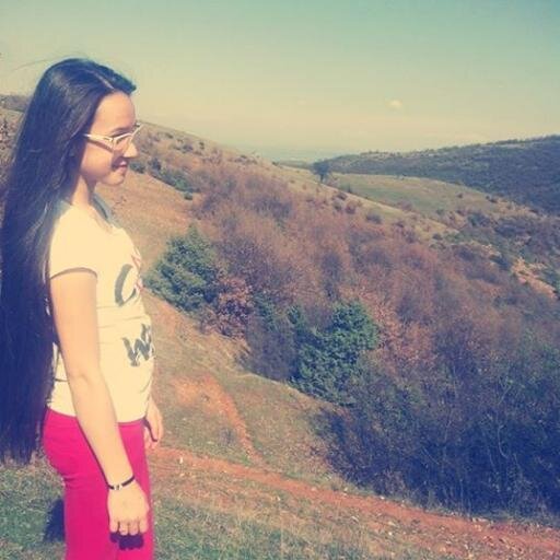 EdinaEsati's profile picture. 