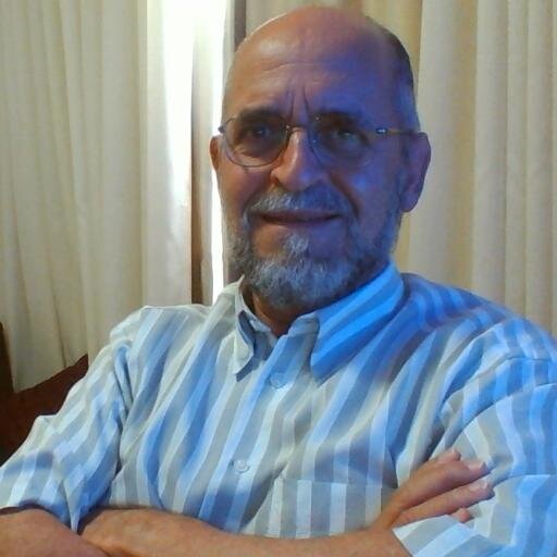 A vida escorre por entre nossos dedos. E como amamos com desespero estar nessa vida temporal! O desespero é não podermos fazer de cada minuto uma eternidade...