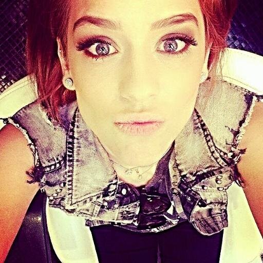 Tirulipoo_'s profile picture. As letras, as flores, as cores   Te amo Tirulipo dá @sophiaabrahao  || @gi_minha TE AMO      Since: 01/08/13