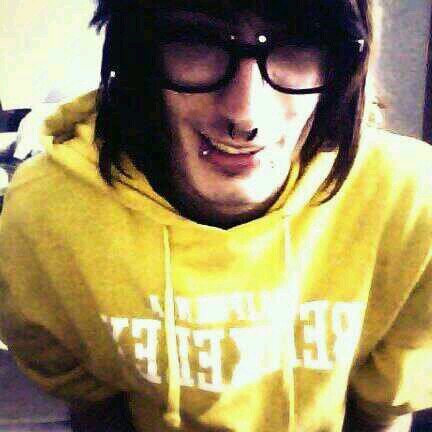 Just a random stoner. I'M GAY. so stop flirting ladies!♡ R.I.P Skylar Marie Willows(Rose) 10.31.12-2.17.13