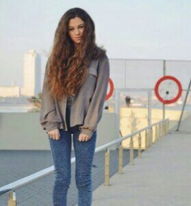 16. Del odio al amor sólo hay un paso, pero del amor al odio hay un corazón roto, miles de lágrimas, litros de alchol y una puta.
