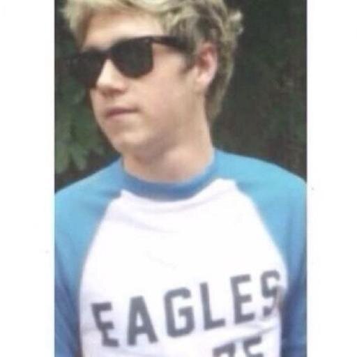 ❝ Hogwarts will always be there to welcome you home ❞  || @onedirection  || @edsheeran || pianist ✌ || @jjamesmile is mine ||