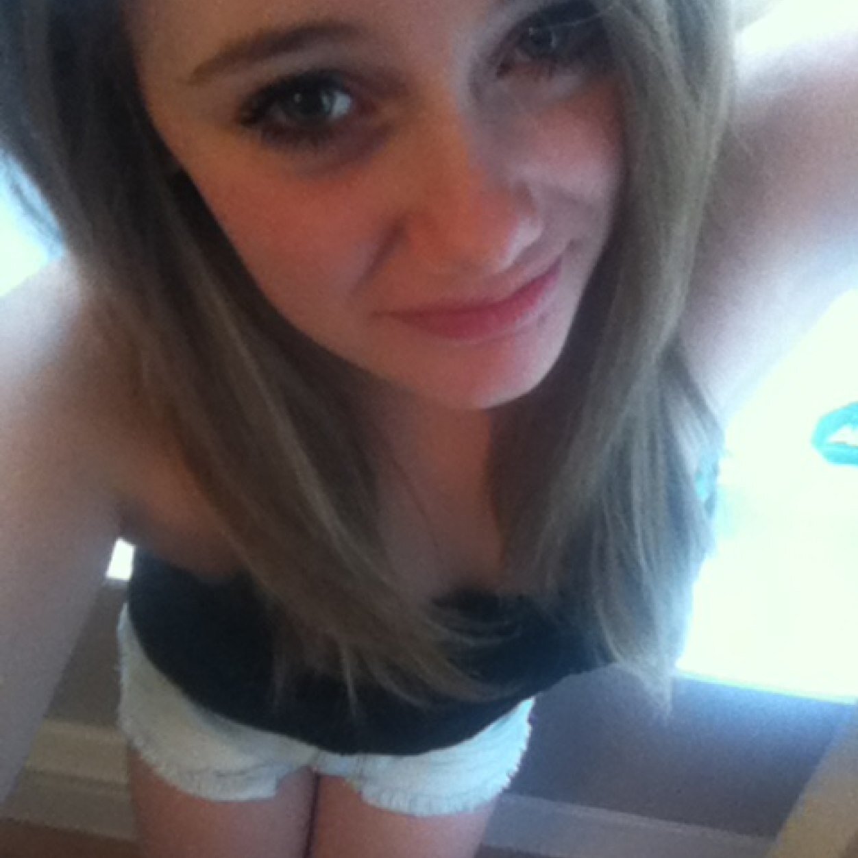 J'ai 16 ans pi je viens du Québec.!
abonne-toi je m'abonne a toi en échange baby!:)