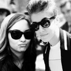 this person is my inspiration, my life, I love very much and the person who is pretty clear that it is @justinbieber