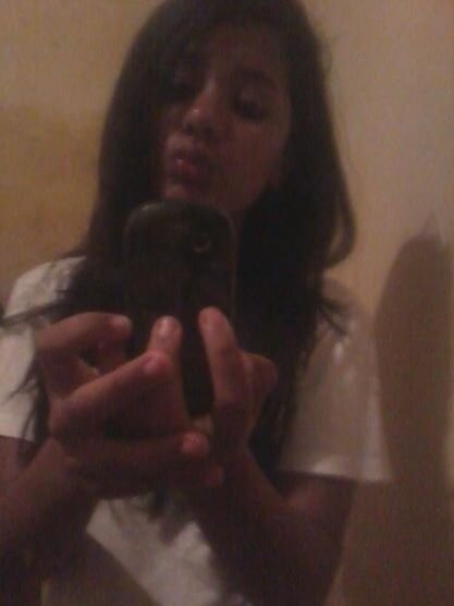 Sou Divertida,Rio muito ! Toda hora na verdade ! Sou um pouco travessa , adoro doces ! minha vida e bagunça e a One direction !