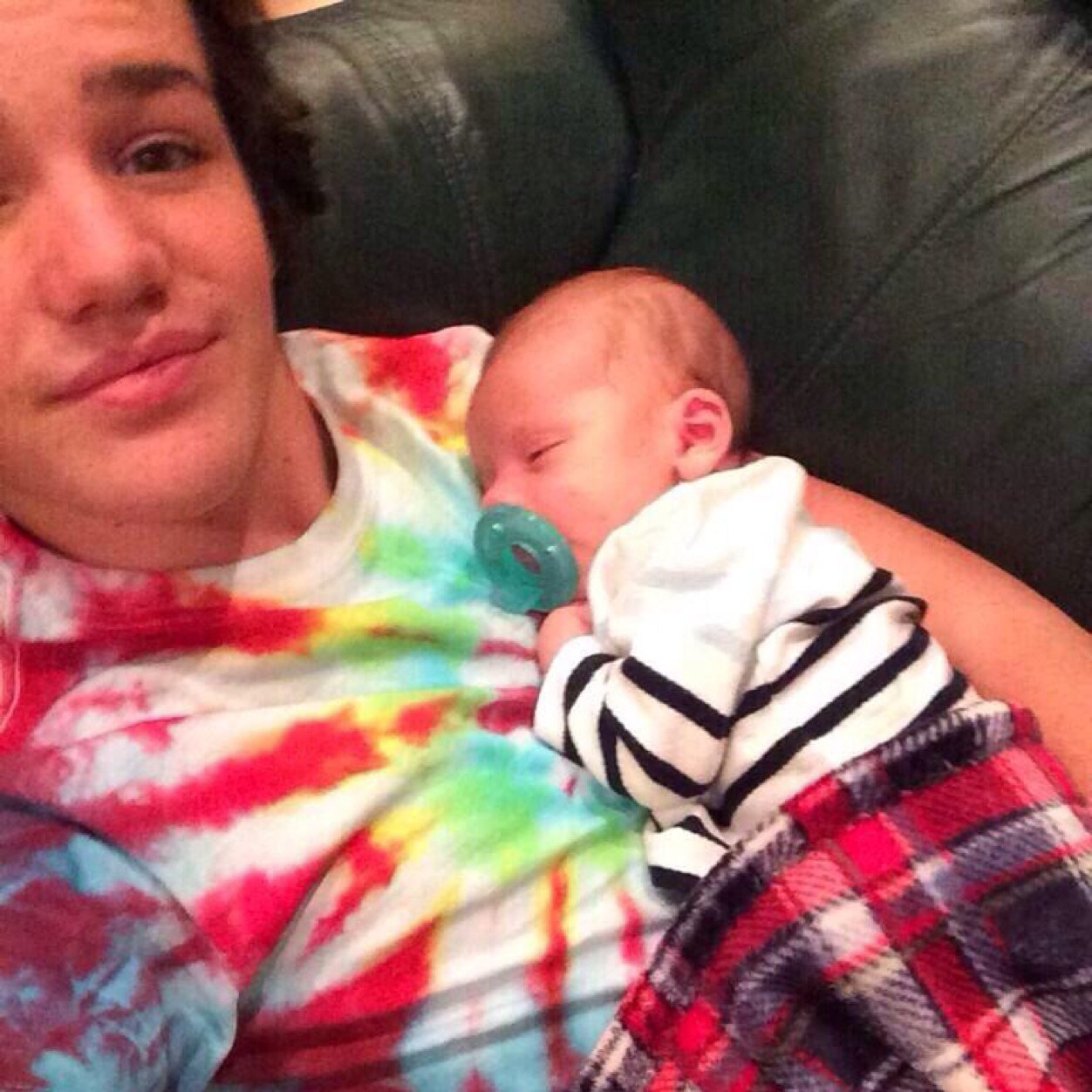 please follow @toxiccamandnash she follows back