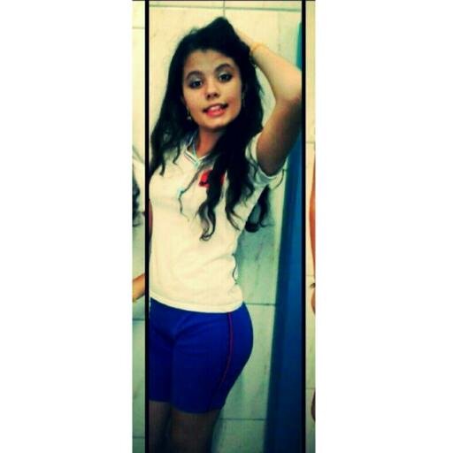 Apenas uma menina , com inocencia de criança , malicia de adolescente &' sentimento de mulher ♥ :3