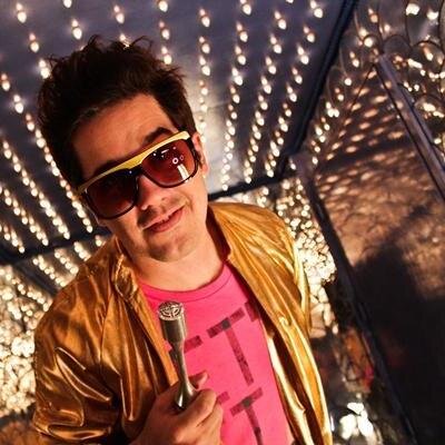´´Por quê eu fui virar fã de uma banda de 5 bichas assumidas? E o vocalista ainda torce pro Galo, eu meeereço! 
Since: 28/01/14