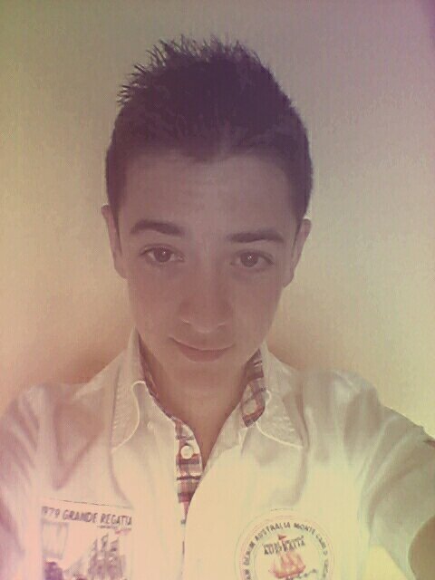 Boutonloicdu03T's profile picture. salut toi follow moi je rend  ;)           Je suis un youtubeur aussi passe voir ma chaine et follow moi sur mon twitter lbdelallier aller peace ;)