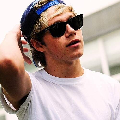 18// Naci para pasar pena, no para que sepas de mi. #DIRECTIONERBOY