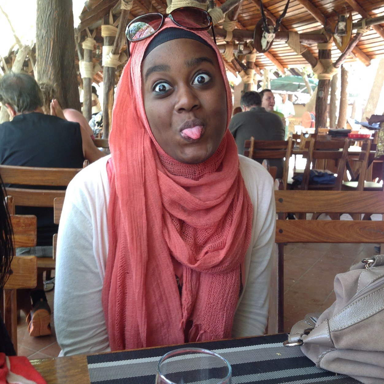 oumoutra's profile picture. Mauritanian girl/islamic girl/étudiante Real madrid fan/chelsea fan/OM fan ⚽⚽⚽best sport ever