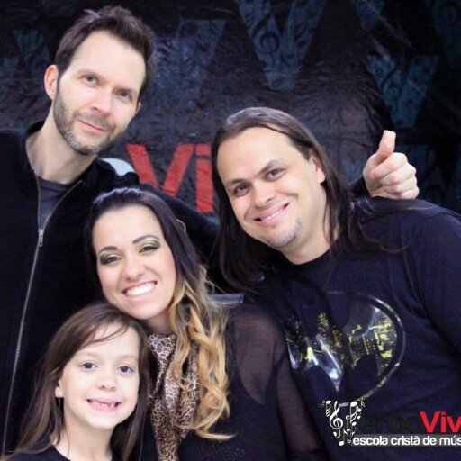 Servo de DEUS!, Casado com @camila_galvan, pai do Israel e da Manuela! Guitarrista Rock 'N Roll! rsrs