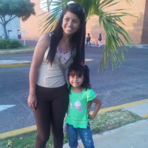 Si dos personas están destinadas a estar juntas,' aunque tropiecen mil veces, 'igual se encontrarán al final del camino♥