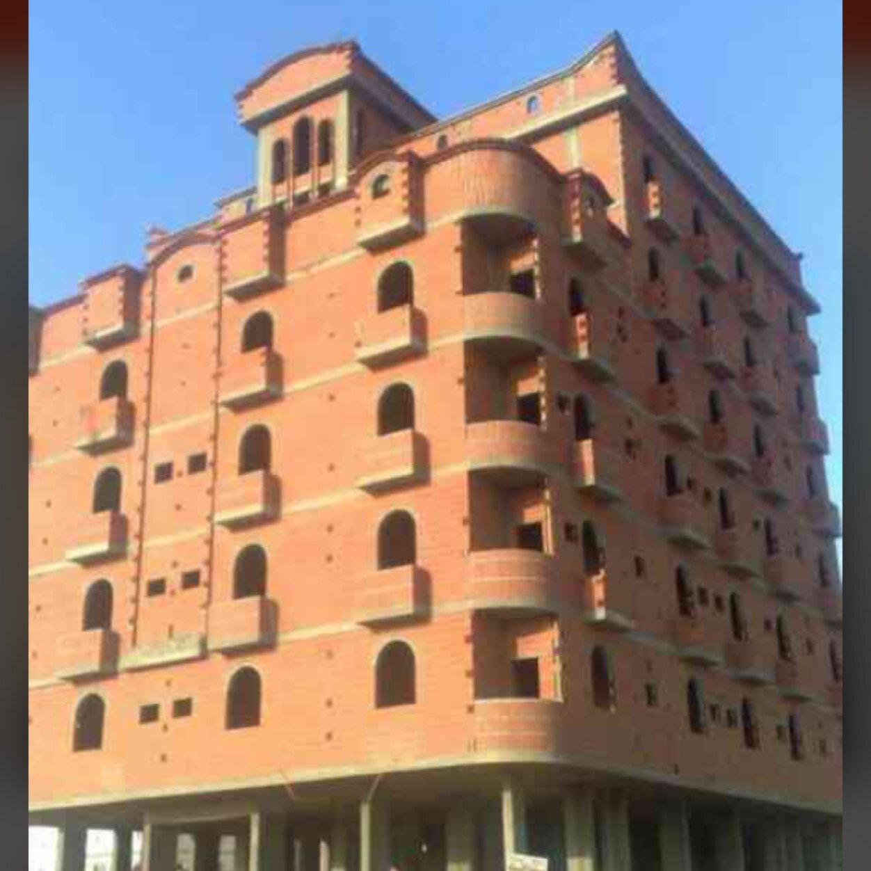 مقاول معماري تحت اشراف هندسي نقوم بإنشأ جميع انواع العمائر والفلل والهناقر والمستودعات ونقوم بترميمهاوصيانتها بجميع مناطق المملكه