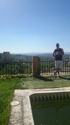 Cazorleño de pura cepa. Ingeniero Mecanico. Madridista a muerte. Letal en los terrenos de juego y en los de juerga mas aún.