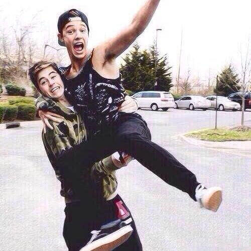 11keepdreaming's profile picture. -So proud of my 12 baes #Magcon
-Justin my life
-1D my dream
-5SOS my band