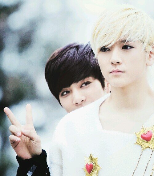 Nu'Est ||Maknae, Vocalista y Bailarín|| Hna: Yuri
