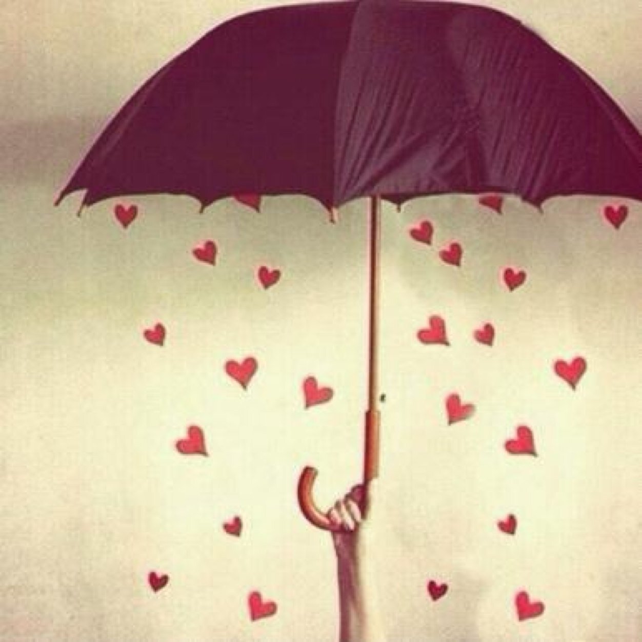 حقق احلاماً يالله سكنتّ في عمق الفؤادَ .♥️