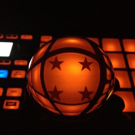 Producer 4 SOL SON mantabeats@gmail.com http://t.co/PtVIbrdo9c