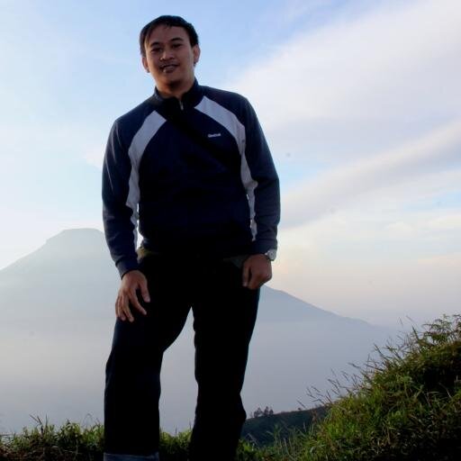 Keberhasilan tidak akan terwujud tanpa ada perjuangan,pengorbanan,totalitas & keyakinan. Lebih daripada itu biarlah Allah SWT yg menentukan.