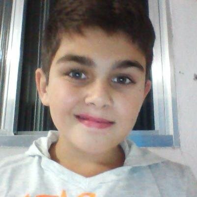 jogo video game,gosto de doritos,amo uma garota da minha escola,sou fanatico por the walking dead e supernatural e tenho 
amigos reais ñ falsos fim.