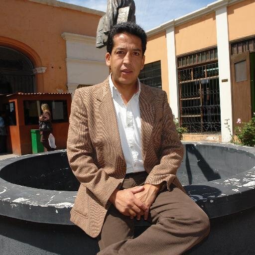 Nacido en el distrito de Yanahuara - Arequipa - Perú.
Periodista profesional.
Apasionado por la verdad, católico, provida, pro libertad.