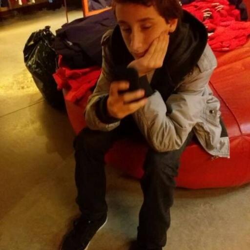 FacuScarimbolo's profile picture. Hincha de #Gimnasia y Esgrima LP ♥ #CGE #GELP. Amante del fútbol y futuro periodista deportivo.